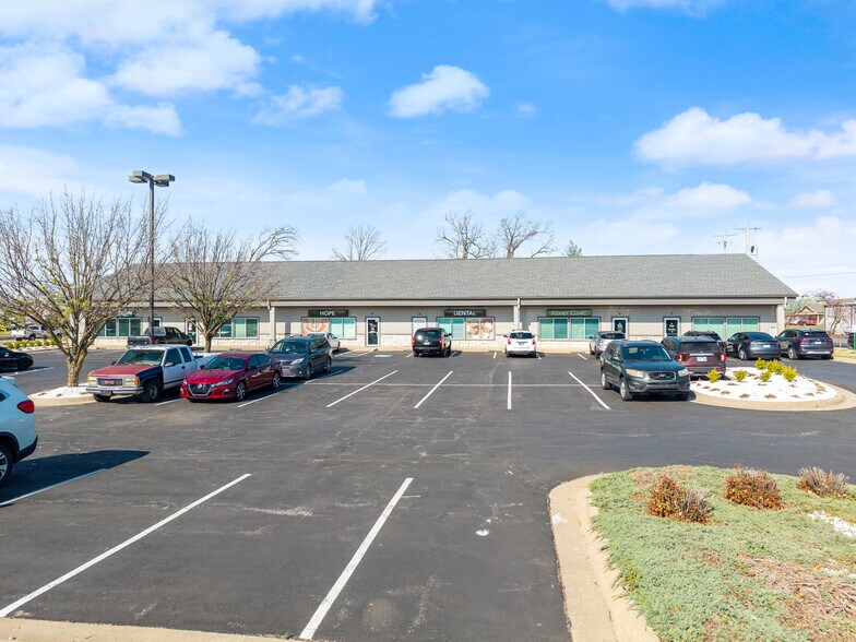 2618 SE J St, Bentonville, AR à louer - Photo de l’immeuble – Image 3 sur 11