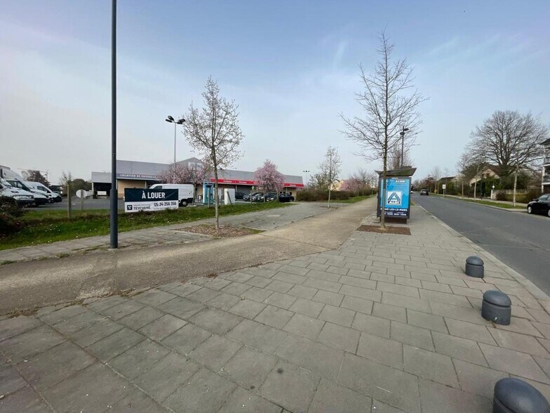 Local commercial dans Coulaines à louer - Photo de l’immeuble – Image 3 sur 11