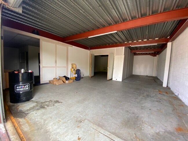 Plus de détails pour 23 RUE SAINT EXUPERY, Eysines - Local d'activités à louer