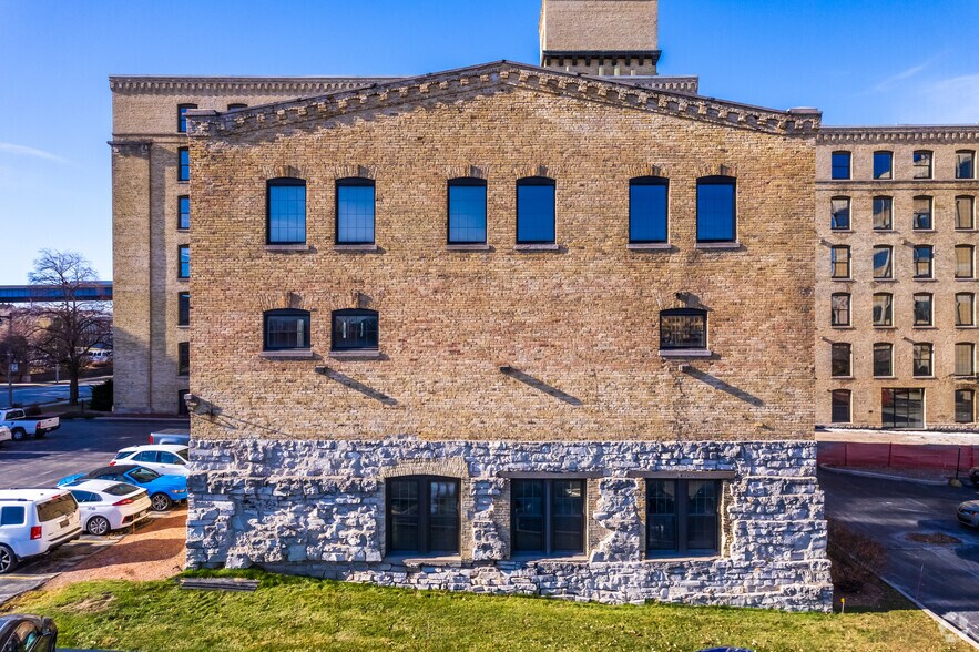 620 W Virginia St, Milwaukee, WI à louer - Photo de l’immeuble – Image 2 sur 6