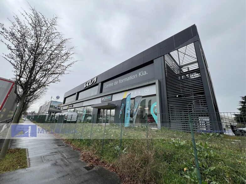 Local d’activités dans Nanterre à louer - Photo de l’immeuble – Image 1 sur 14