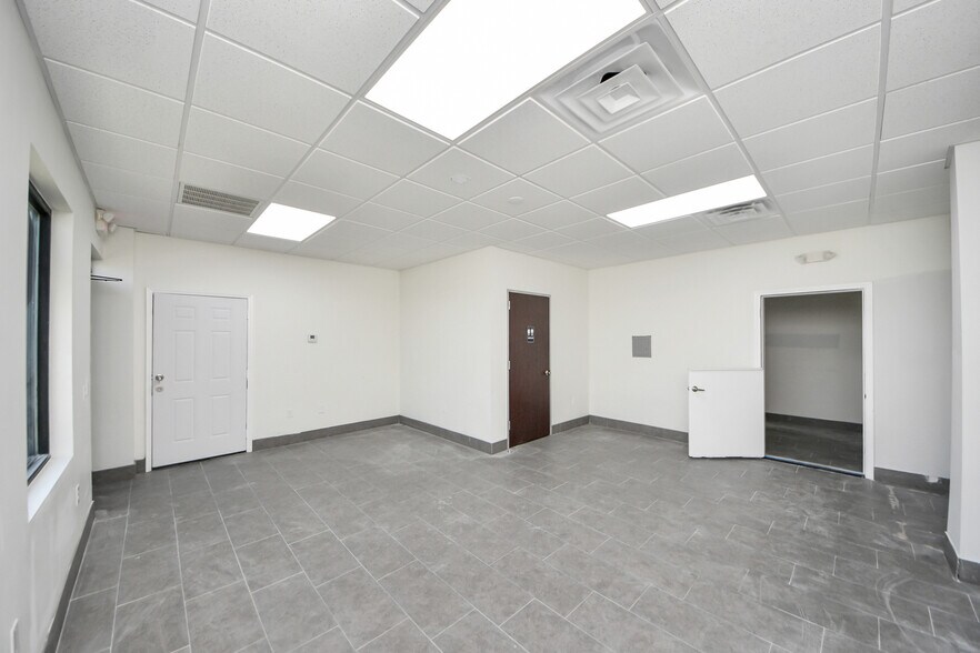 2117 Lamar Dr, Richmond, TX à louer - Photo de l’immeuble – Image 3 sur 43