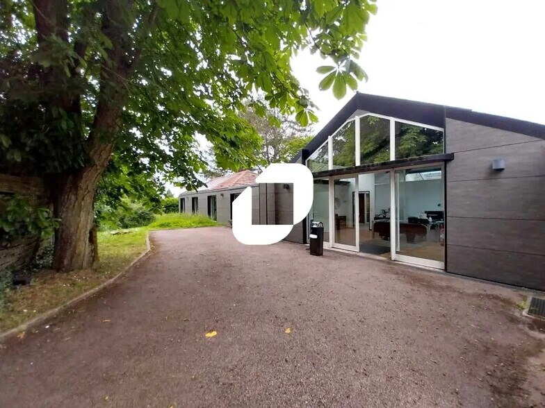 Bureau dans Tacoignières à vendre - Photo de l’immeuble – Image 1 sur 12