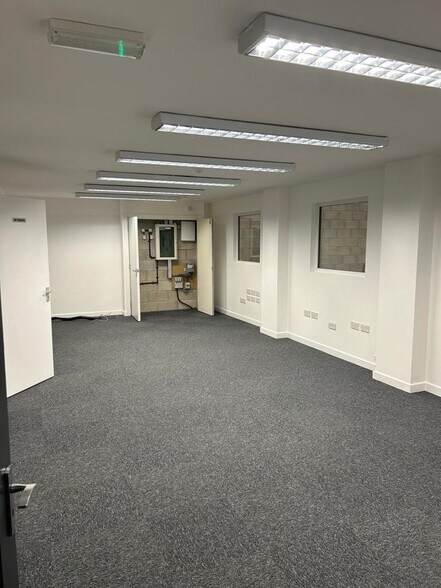 6-19 Ravenhead Rd, St Helens à louer - Photo de l’immeuble – Image 3 sur 10