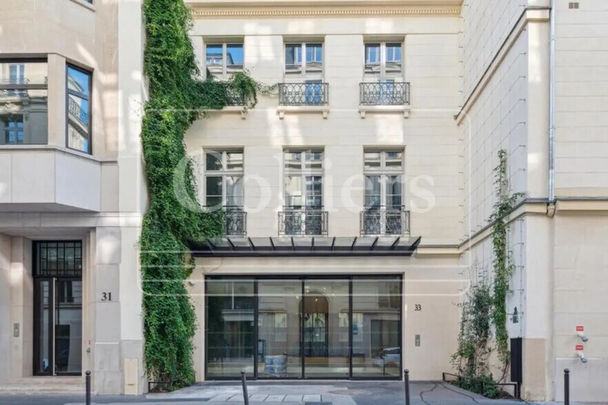 31-33 Rue De Provence, Paris à louer - Photo de l’immeuble – Image 1 sur 9