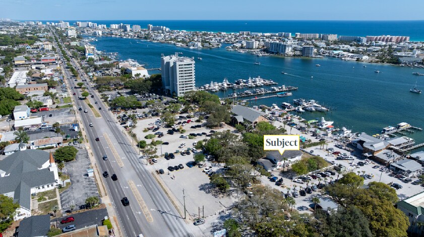 302 Harbor Blvd, Destin, FL à louer - Photo de l’immeuble – Image 2 sur 11