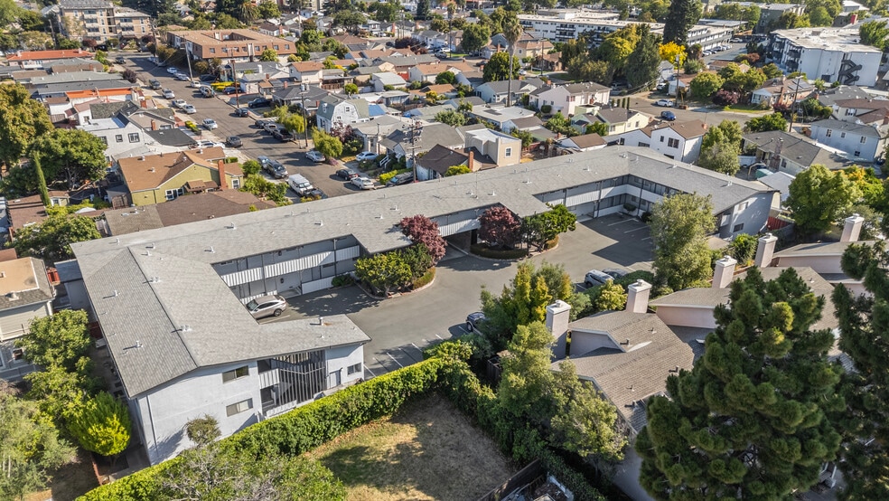 2251 Buena Vista Ave, San Leandro, CA à vendre - Photo de l’immeuble – Image 2 sur 6