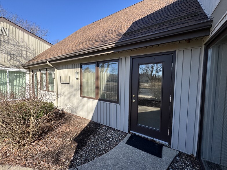 3110 Mallard Cove Ln, Fort Wayne, IN à louer - Photo de l’immeuble – Image 3 sur 17