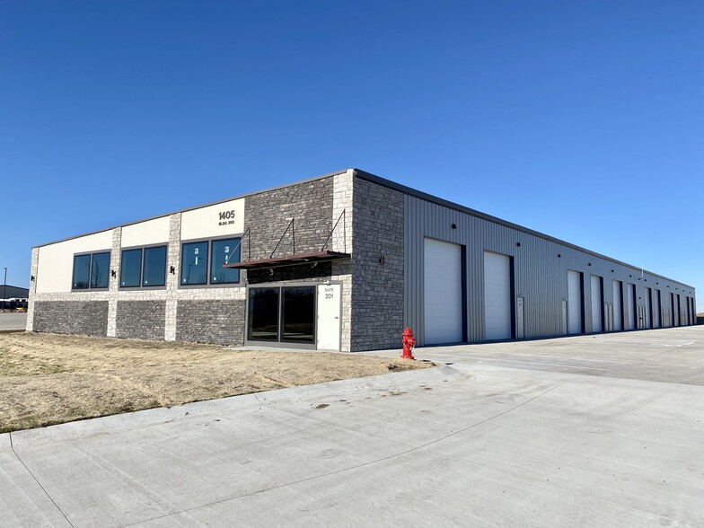 1405 SE 28th St, Grimes, IA à louer - Photo de l’immeuble – Image 2 sur 4