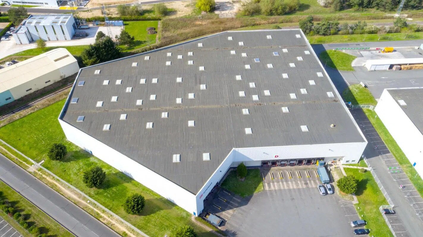 Industriel/Logistique dans Ormes à louer Photo de l’immeuble– Image 1 sur 5