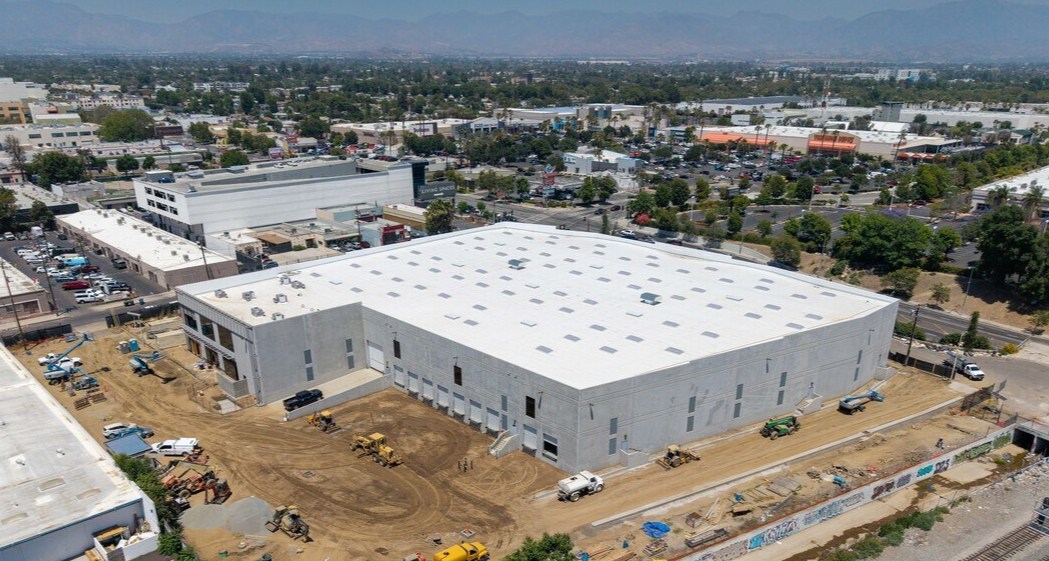 7815 Van Nuys Blvd, Panorama City, CA à louer Photo de la construction– Image 1 sur 8