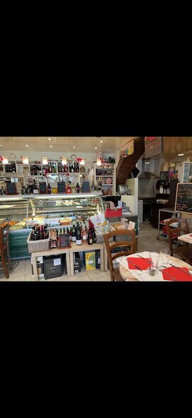 Local commercial dans Neuilly-sur-Seine à louer - Photo de l’immeuble – Image 3 sur 6