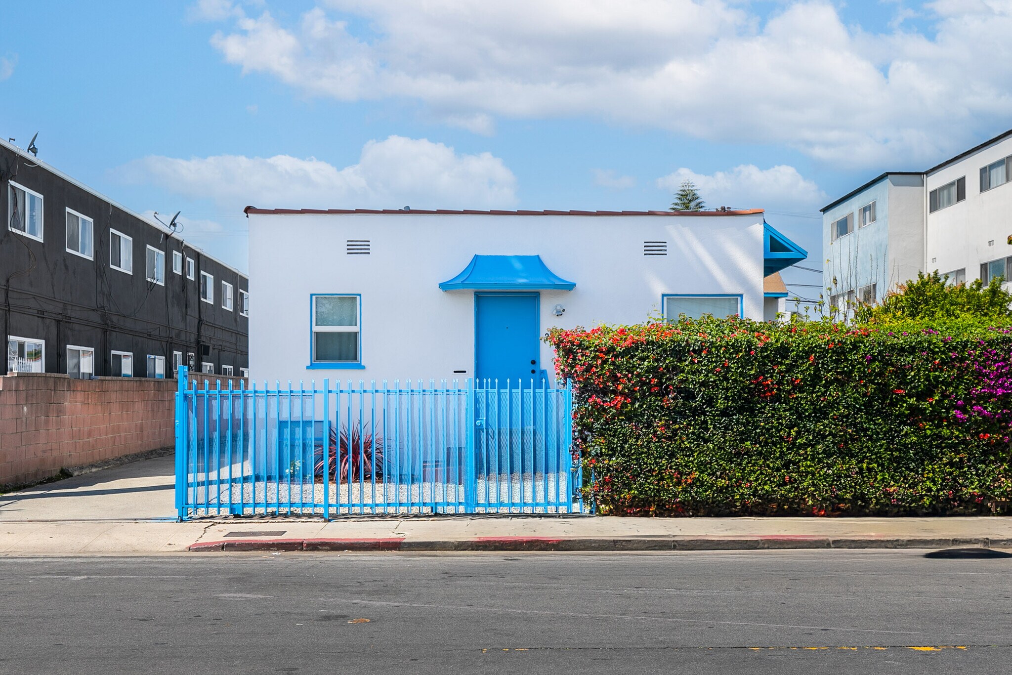 2243-2245 S Ridgeley Dr, Los Angeles, CA à vendre Photo principale– Image 1 sur 20