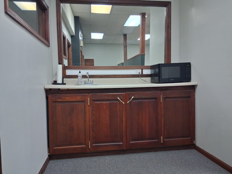 1370 N Fairfield Rd, Beavercreek, OH à louer - Photo de l’immeuble – Image 2 sur 7