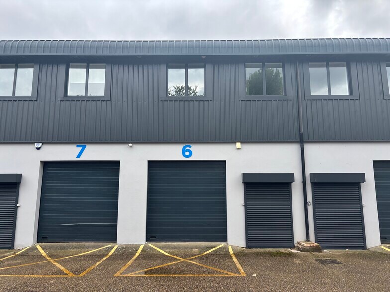 131 Aurelia Rd, Croydon à louer - Photo de l’immeuble – Image 1 sur 12