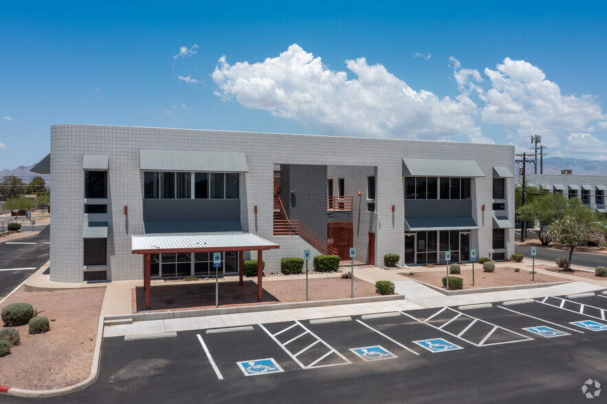 3350 E Grant Rd, Tucson, AZ à louer - Photo de l’immeuble – Image 2 sur 4