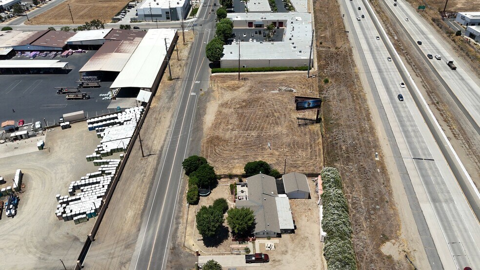 18700 Collier Ave, Lake Elsinore, CA à vendre - Vidéo sur l’annonce professionnelle – Image 3 sur 13
