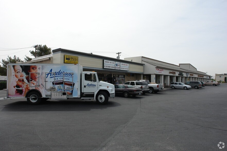 2333-2339 N Jones Blvd, Las Vegas, NV à louer - Photo de l’immeuble – Image 3 sur 6