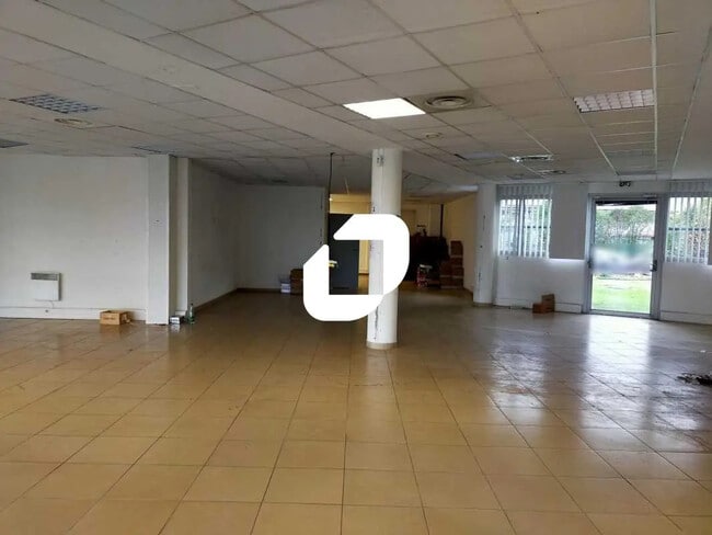 Plus de détails pour Local commercial à louer