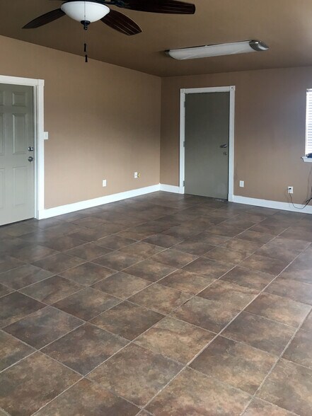 5103 Estes Pky, Longview, TX à louer - Photo intérieure – Image 2 sur 9