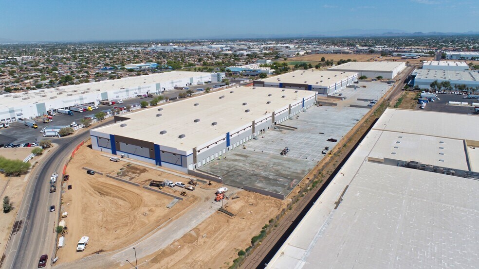 4375 N 45th Ave, Phoenix, AZ à louer - Photo de l’immeuble – Image 3 sur 6