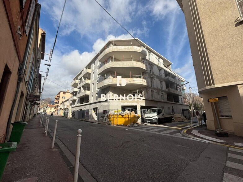 Local commercial dans Toulon à vendre - Photo de l’immeuble – Image 2 sur 3