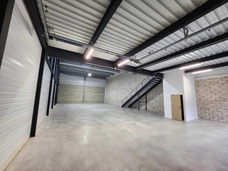 Local d’activités dans Éragny à louer - Photo intérieure – Image 3 sur 18