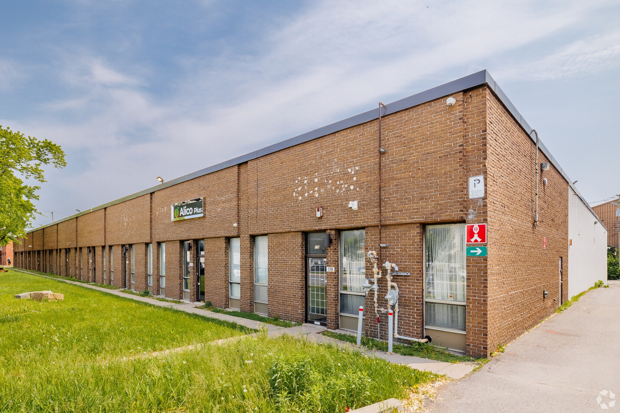 160-178 Rue Benjamin-Hudon, Montréal, QC à louer Photo principale– Image 1 sur 4