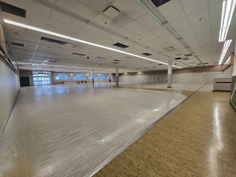 1342-1376 Clifton Ave, Clifton, NJ à louer - Photo de l’immeuble – Image 3 sur 11