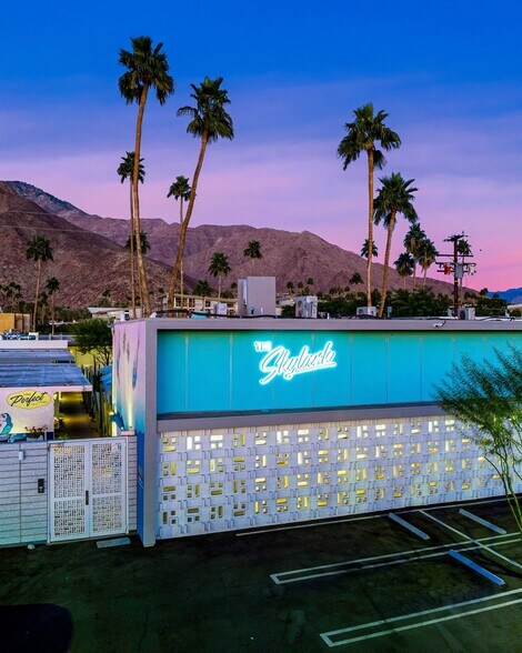 1466 N Palm Canyon Dr, Palm Springs, CA à louer - Photo de l’immeuble – Image 2 sur 29
