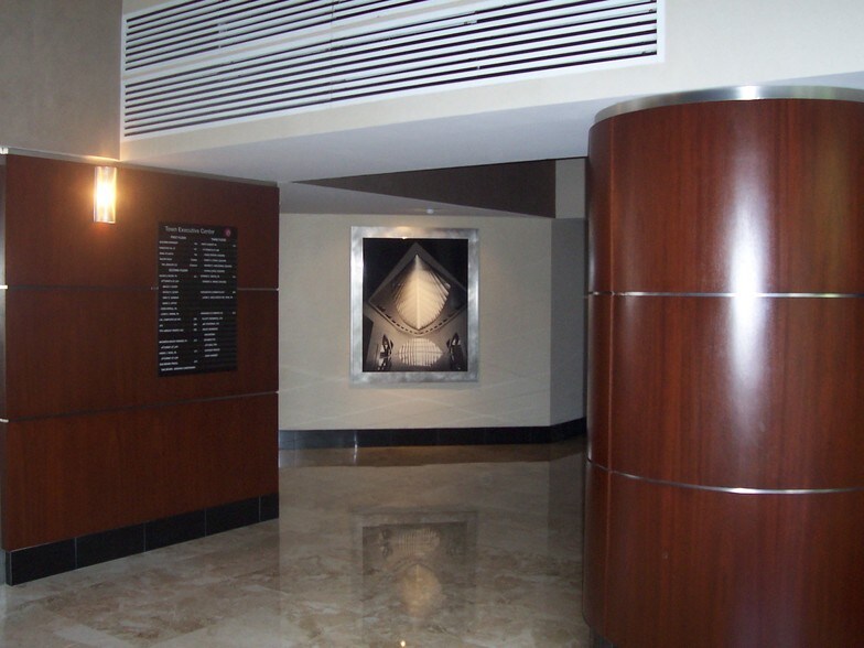 6100 Glades Rd, Boca Raton, FL à louer - Hall d’entrée – Image 2 sur 4