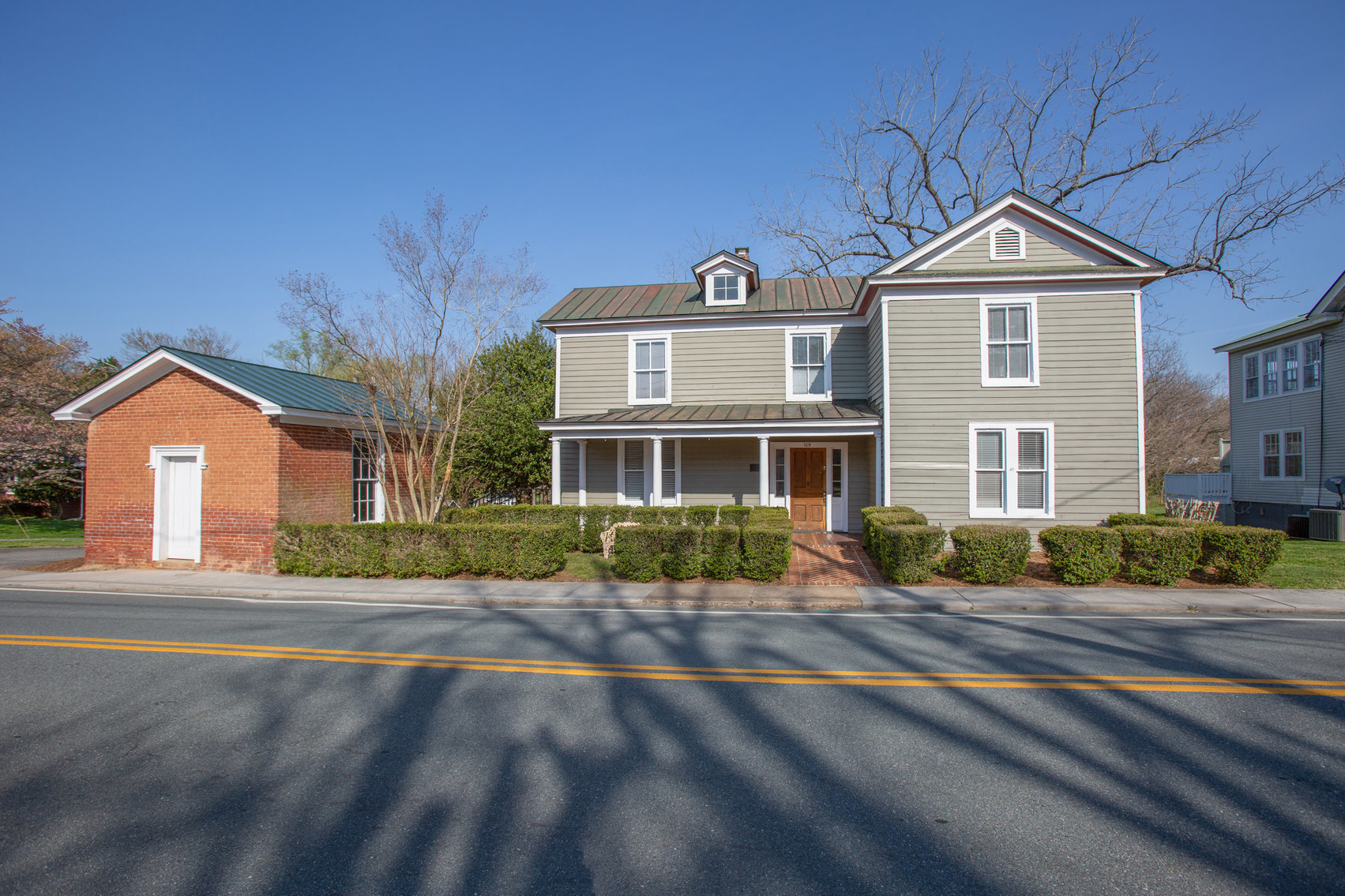 109 Elm Ave, Louisa, VA à louer Photo principale– Image 1 sur 6