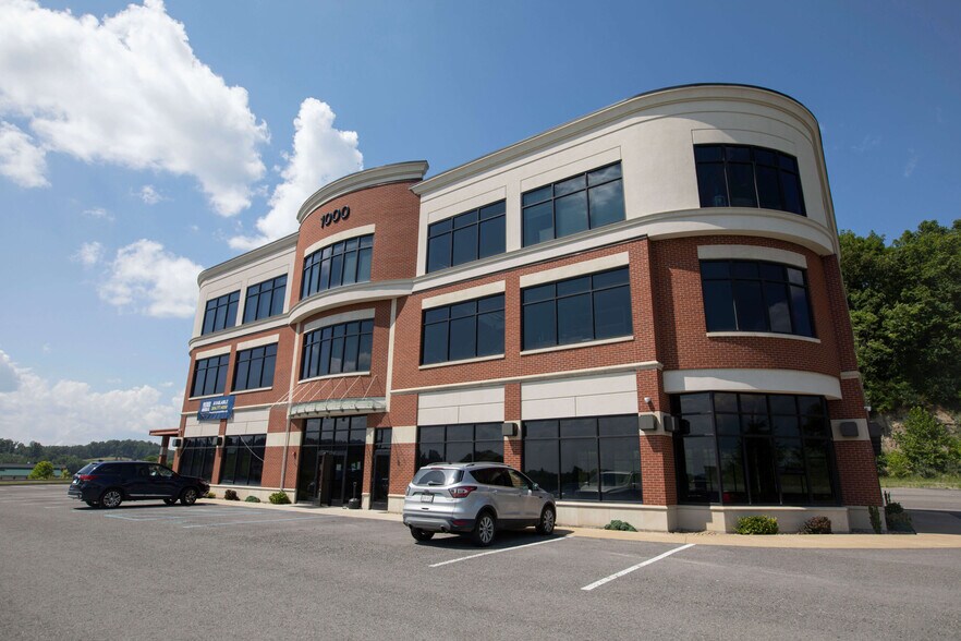 1000 Jerry Dove Rd, Bridgeport, WV à louer - Photo de l’immeuble – Image 3 sur 25