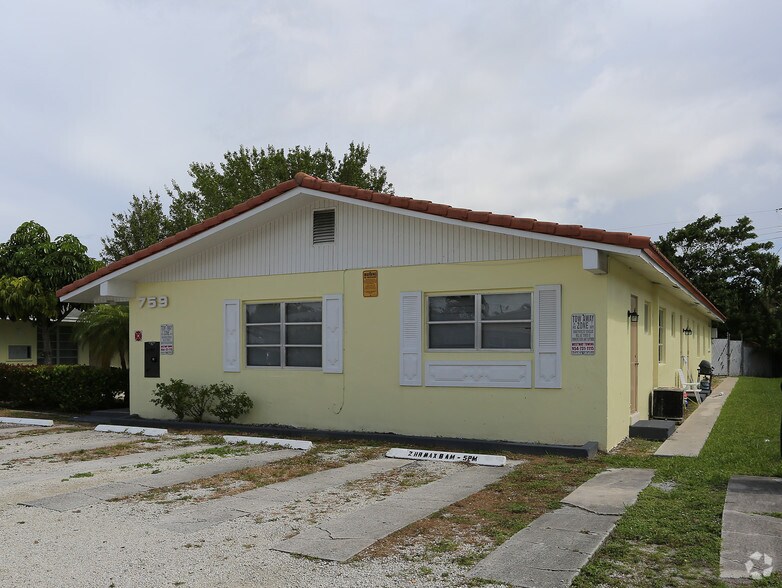 759 NE 13th Ct, Fort Lauderdale, FL à vendre - Photo principale – Image 1 sur 3