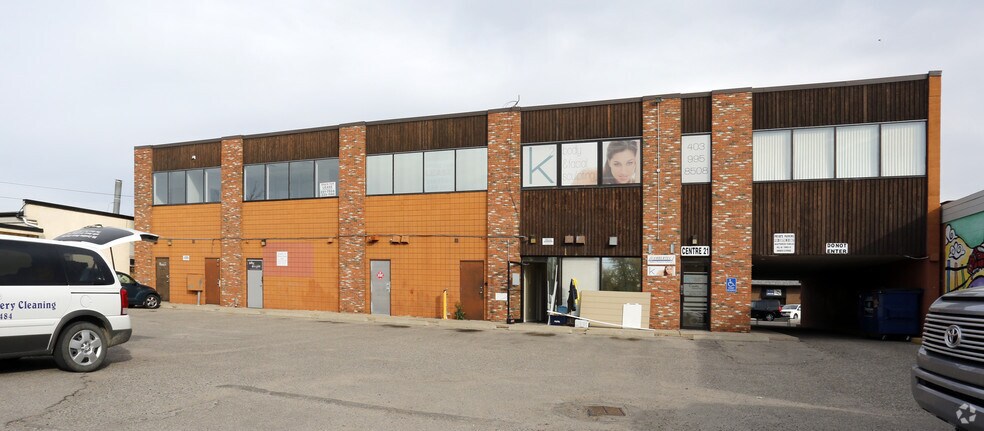 21 Elizabeth St, Okotoks, AB à louer - Photo de l’immeuble – Image 2 sur 6