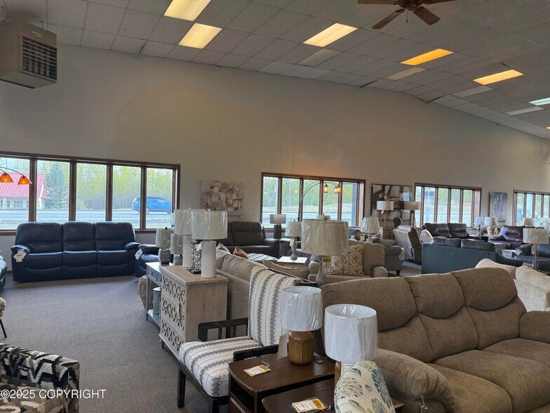 651 N Shoreline Dr, Wasilla, AK à vendre - Photo intérieure – Image 3 sur 15