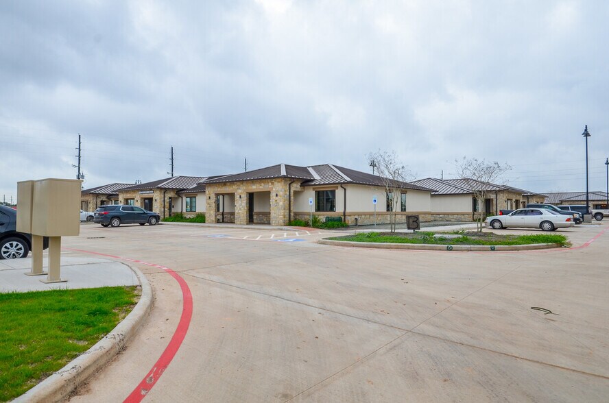 800 Bonaventure Way, Sugar Land, TX à louer - Photo de l’immeuble – Image 2 sur 30