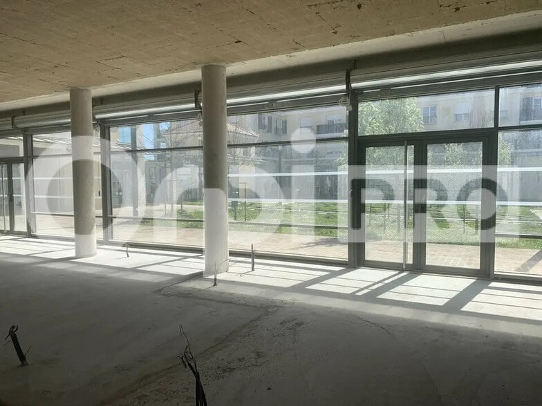 Local commercial dans Montévrain à louer - Photo de l’immeuble – Image 2 sur 4