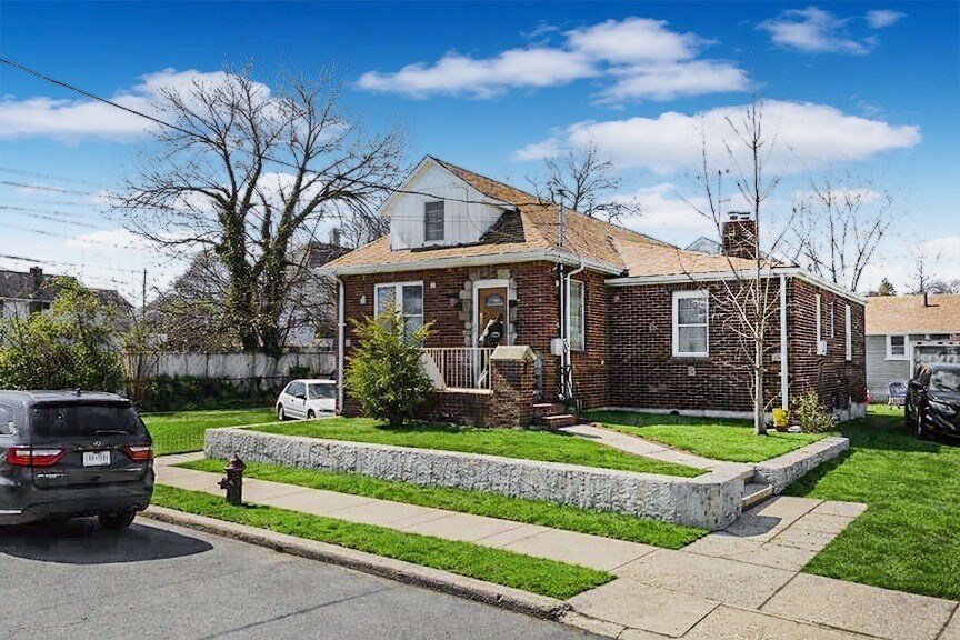 572 Villa Ave, Staten Island, NY à vendre - Photo de l’immeuble – Image 2 sur 2