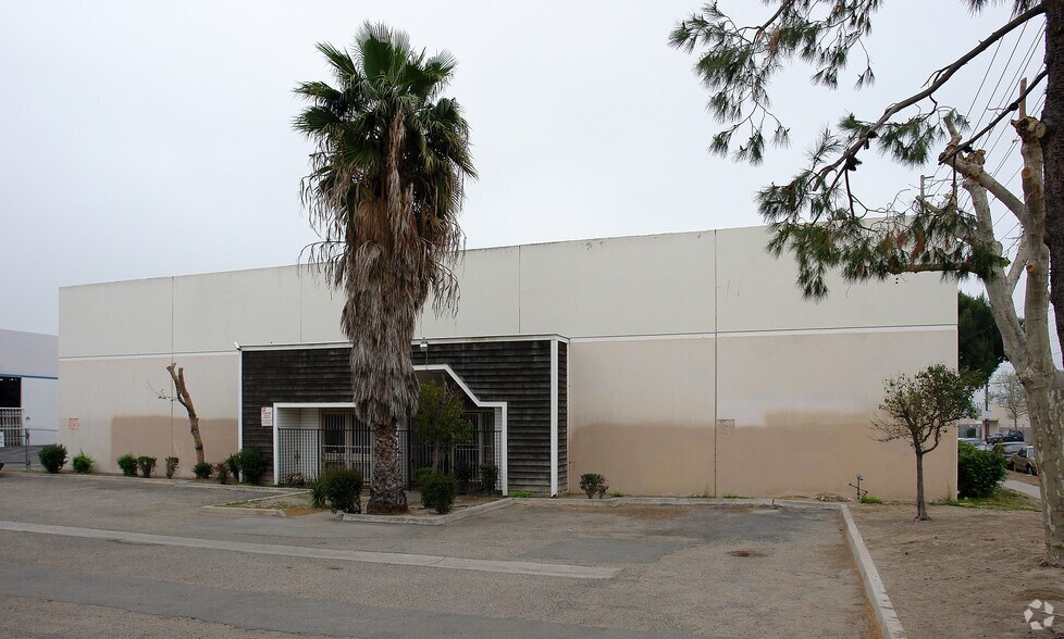 2430 W 5th St, Santa Ana, CA à louer - Photo de l’immeuble – Image 3 sur 7
