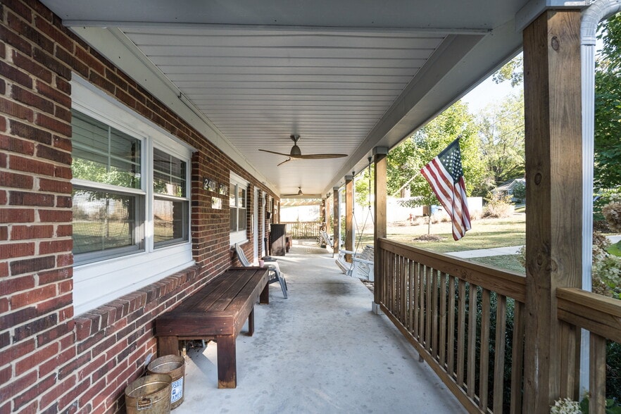 2404-2410 1/2 Van Dyke Ave, Raleigh, NC à vendre - Photo principale – Image 2 sur 10