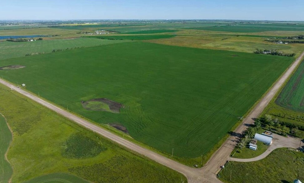 Inverlake Rd S, Chestermere, AB à vendre - Aérien – Image 2 sur 3