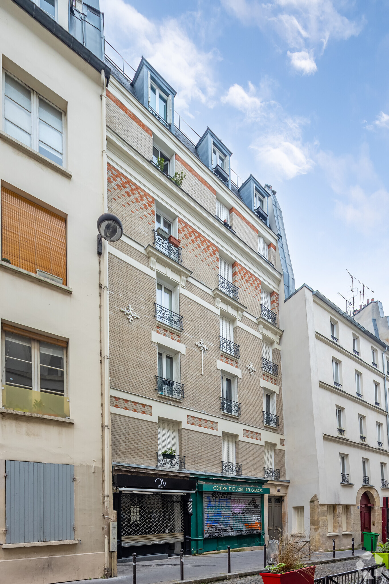 Immeuble residentiel dans Paris à vendre Photo principale– Image 1 sur 2