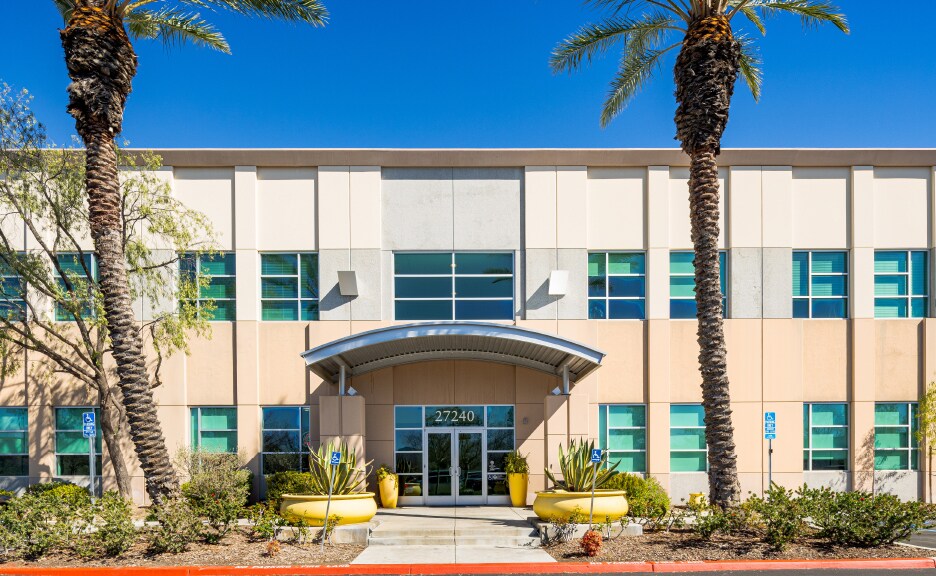 27240 W Turnberry Ln, Valencia, CA à vendre - Photo principale – Image 1 sur 20