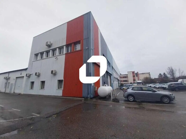 Bureau dans Bourgoin-Jallieu à louer - Photo de l’immeuble – Image 2 sur 16