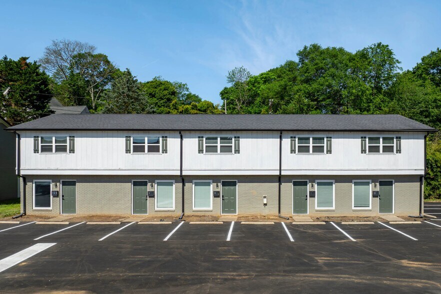 300 E Charlotte Ave, Mount Holly, NC à vendre - Photo de l’immeuble – Image 2 sur 10