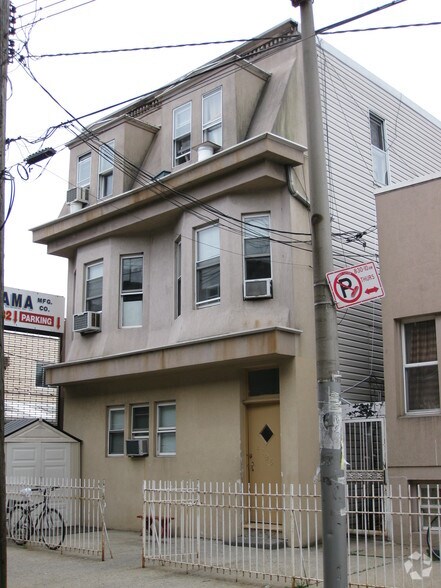 2194-2196 McDonald Ave, Brooklyn, NY à vendre - Photo principale – Image 1 sur 4