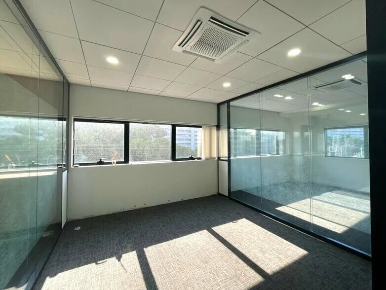 Bureau dans Villeneuve-Loubet à louer - Photo de l’immeuble – Image 3 sur 12