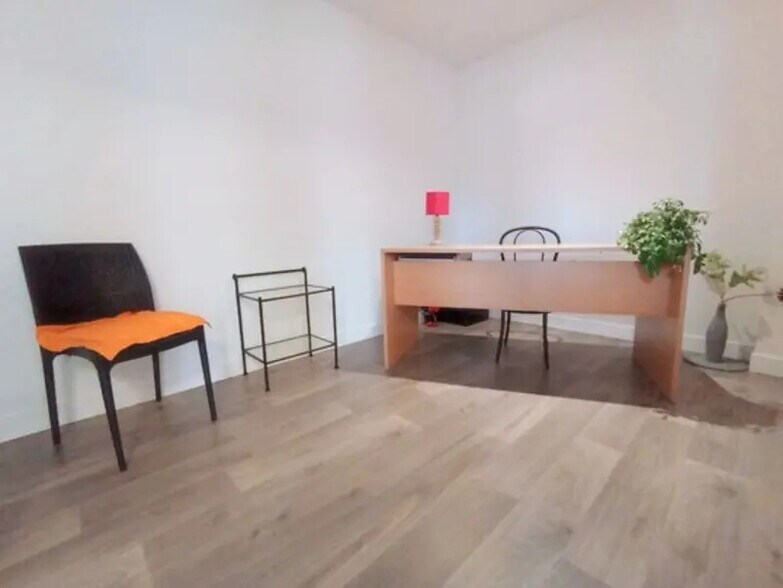 Bureau dans Égly à louer - Photo de l’immeuble – Image 2 sur 8