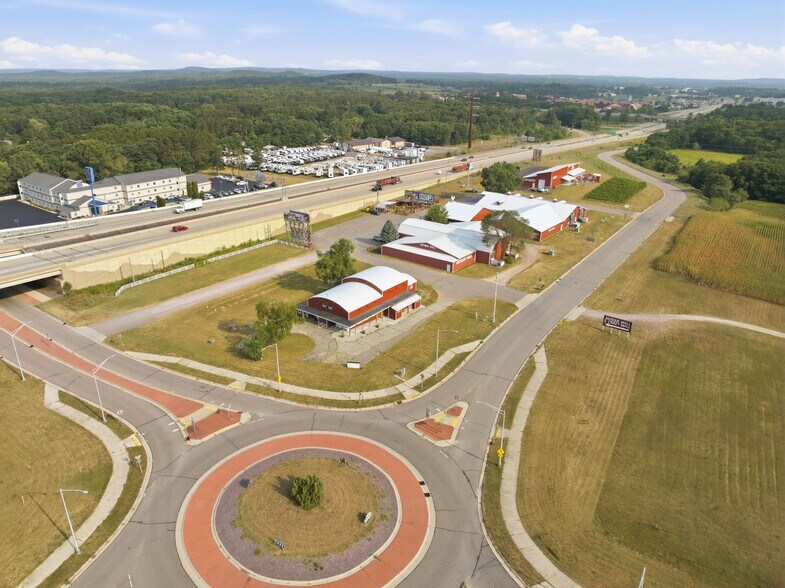 S2269 Timothy Ln, Baraboo, WI à vendre - Photo de l’immeuble – Image 3 sur 12